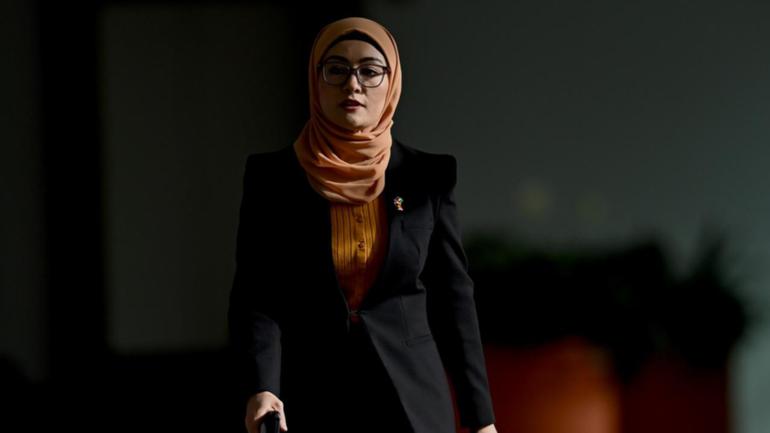 Senator Fatima Payman is quitting Labor 'with a heavy heart' over her stance on Palestine. (Lukas Coch/AAP PHOTOS)