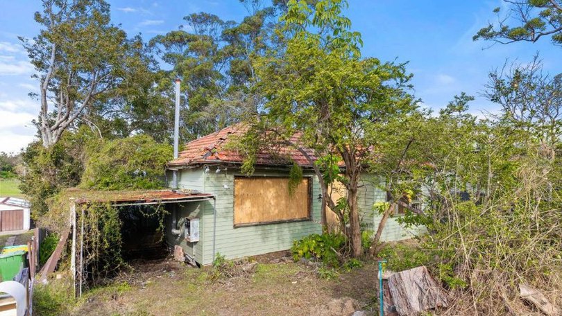 The termite riddenb property was in such a bad state, prospective customers were restricted from inspecting it.