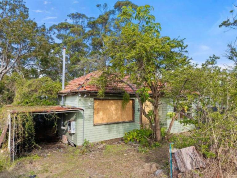 The termite riddenb property was in such a bad state, prospective customers were restricted from inspecting it.