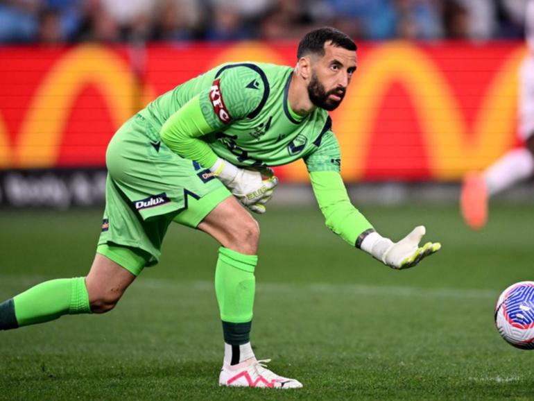 Paul Izzo is heading back to Europe after two ALM seasons with Melbourne Victory. (Dan Himbrechts/AAP PHOTOS)