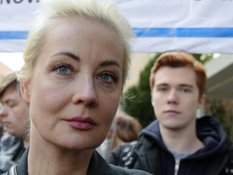 A court has ruled to arrest Yulia Navalnaya on charges of alleged involvement in an extremist group.