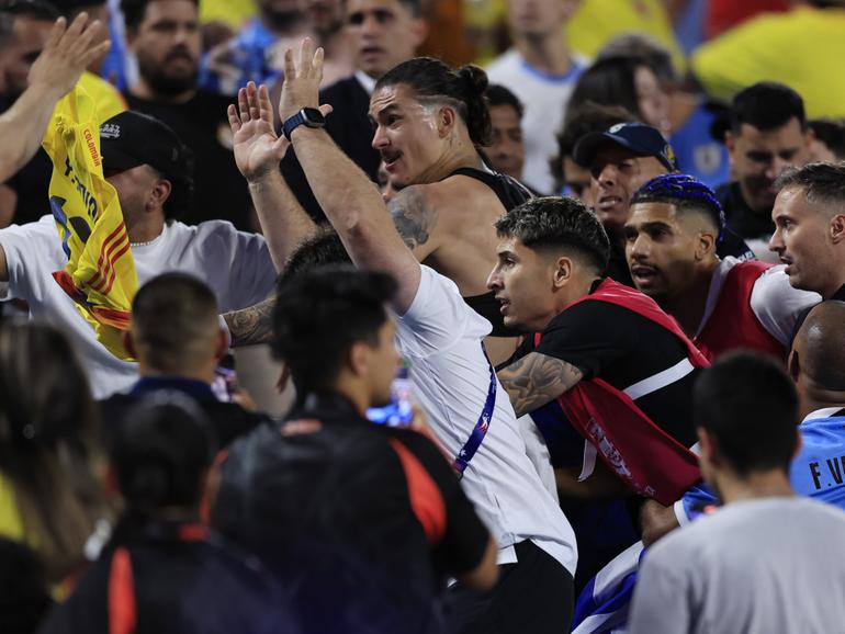 CHARLOTTE, NORTH CAROLINA - JULY 10: Darwin Nuñez (C)  of Uruguay reacts during the CONMEBOL Copa America 2024 semifinal match between Uruguay and Colombia at Bank of America Stadium on July 10, 2024 in Charlotte, North Carolina. (Photo by Buda Mendes/Getty Images)