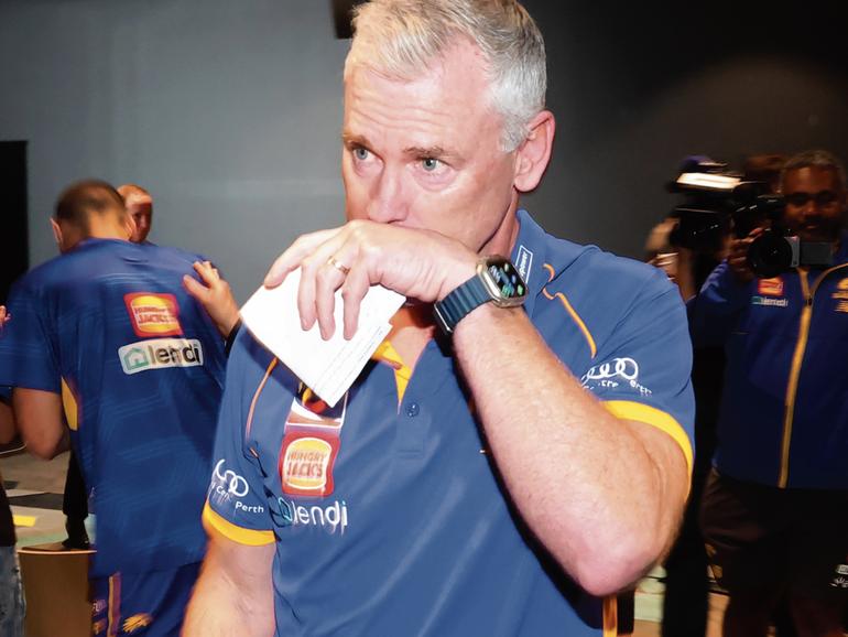 Adam Simpson steps down as coach of the West Coast.