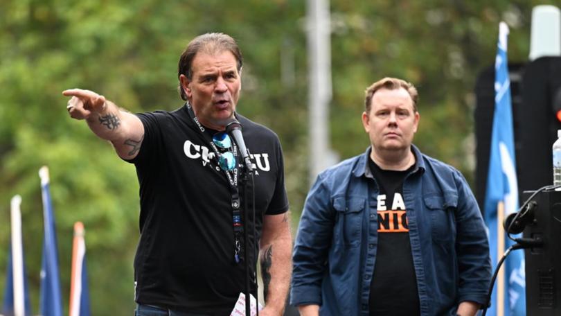 John Setka (left) resigned suddenly as head of the CFMEU in Victoria, citing false allegations. (James Ross/AAP PHOTOS)