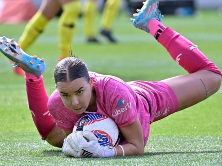 Brianna Edwards has left the Phoenix and signed for the defending ALW champions Sydney FC. (Masanori Udagawa/AAP PHOTOS)