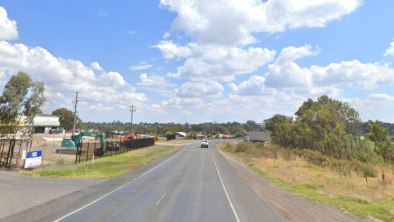 A 19-year-old man has died in a crash in Bendigo, Victoria.