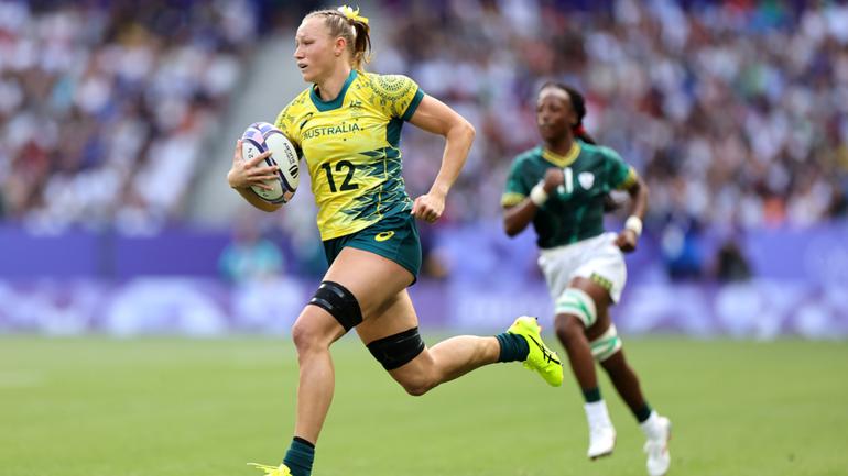 Maddison Levi finds space against South Africa.