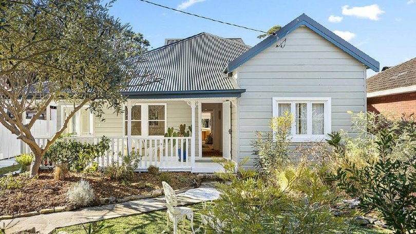 5 Bean Street, Thirroul was build in 1910.