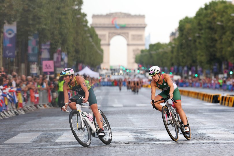 PARIS, FRANCE - JULY 31: Sophie Linn of Team Australia and Lizeth Rueda Santos of Team Mexico compete during Women's Individual Triathlon on day five of the Olympic Games Paris 2024 at Pont Alexandre III on July 31, 2024 in Paris, France. (Photo by Lars Baron/Getty Images)