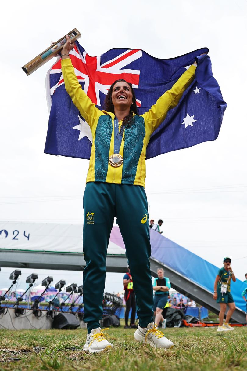 Jessica Fox celebrates.