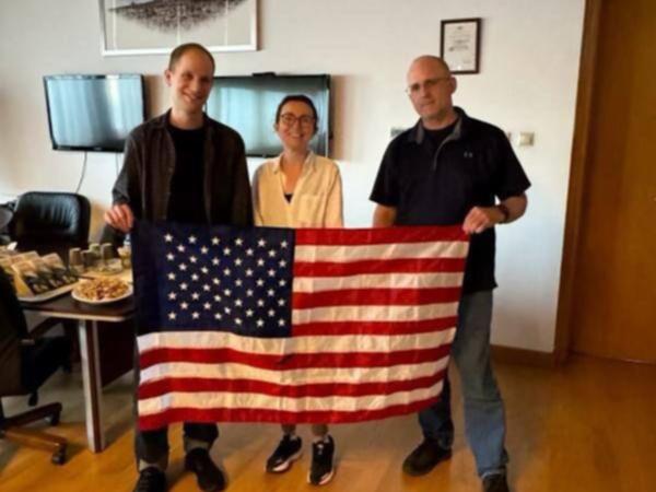 The US Government have released an image of Evan Gershkovich, Alsu Kurmasheva and Paul Whelan after being freed in a historic prisoner swap.