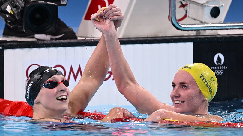 Katie Ledecky and Ariarne Titmus embrace after their 800m final.