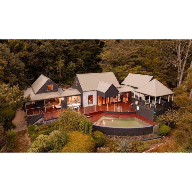 This private Kangaroo Valley retreat has everything plenty of space and facilities including a pool with views.