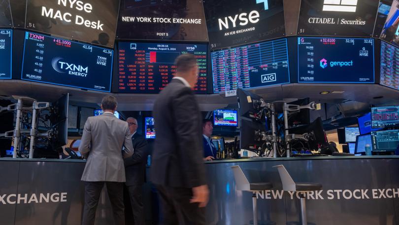 NEW YORK, NEW YORK - AUGUST 05: Traders work on the floor of the New York Stock Exchange (NYSE) on August 05, 2024, in New York City. The Dow fell over 1000 points in morning trading as global stocks plunged following fears of a recession in the American and Japanese economies. (Photo by Spencer Platt/Getty Images) Spencer Platt