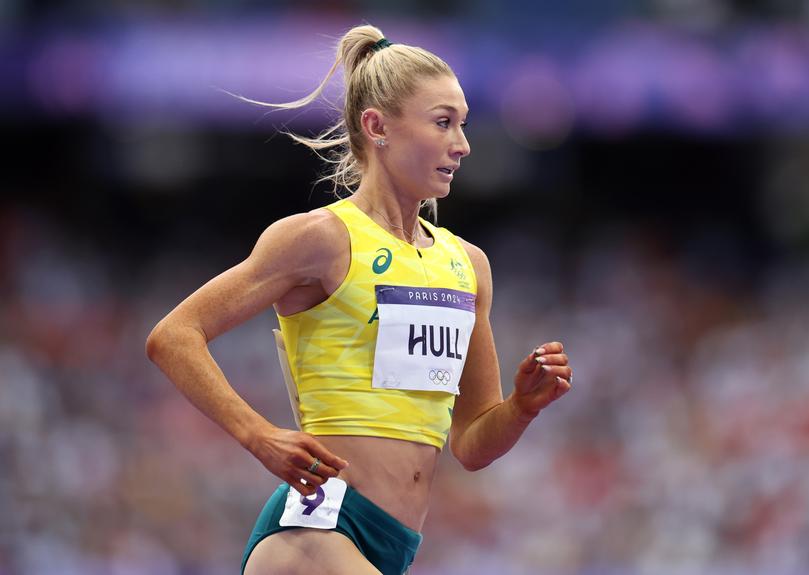 PARIS, FRANCE - AUGUST 08: Jessica Hull of Team Australia competes during the Women's 1500m Semi-Final on day thirteen of the Olympic Games Paris 2024 at Stade de France on August 08, 2024 in Paris, France. (Photo by Cameron Spencer/Getty Images)