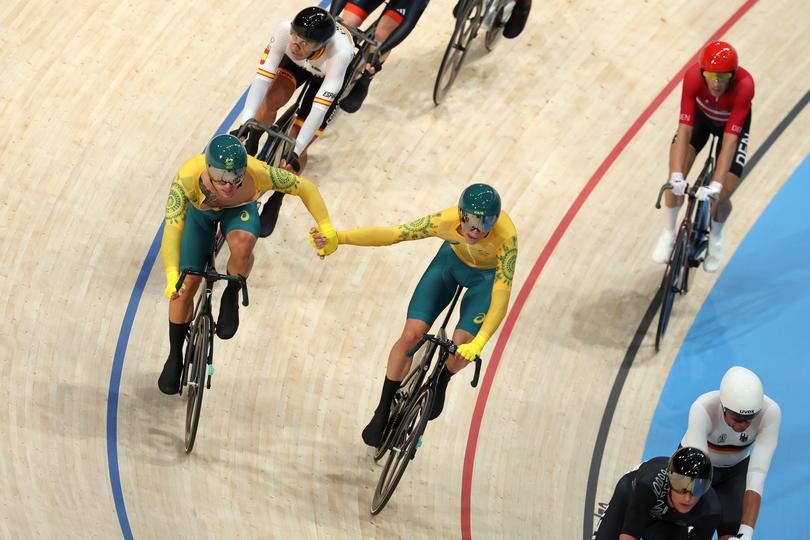 PARIS, FRANCE - AUGUST 10: Sam Welsford and Kelland O'Brien of Team Australia take over during the Men's Madison Final on day fifteen of the Olympic Games Paris 2024 at Saint-Quentin-en-Yvelines Velodrome on August 10, 2024 in Paris, France. (Photo by Tim de Waele/Getty Images)