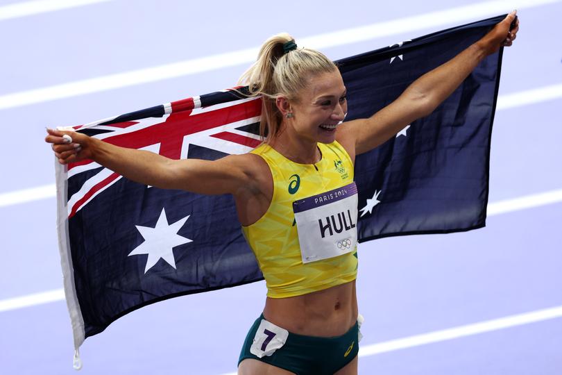 PARIS, FRANCE - AUGUST 10: Silver medalist Jessica Hull of Team Australia celebrates following the Women's 1500m Final on day fifteen of the Olympic Games Paris 2024 at Stade de France on August 10, 2024 in Paris, France. (Photo by Cameron Spencer/Getty Images)