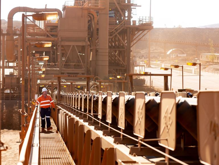 The Minerals Council of Australia is claiming the unions are trying to capitalise on a reported loophole in the new Federal laws.