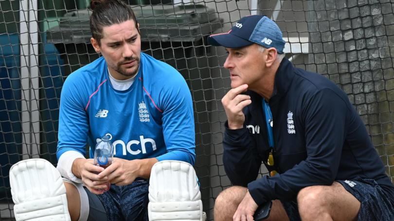 Graham Thorpe (right) was batting coach during England's 2021 tour of Australia. (Joel Carrett/AAP PHOTOS)