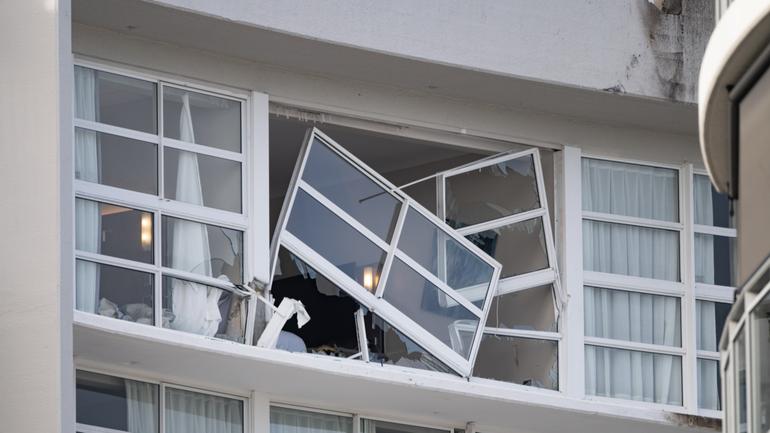 A broken window and damaged rooftop is seen at the Double Tree by Hilton Hotel after a helicopter crashed into its roof, in Cairns, Monday, August 12, 2024. Police have declared a Public Safety Preservation Act in Cairns after the chopper crashed into the building shortly before 2am on Monday. (AAP Image/Brian Cassey) NO ARCHIVING