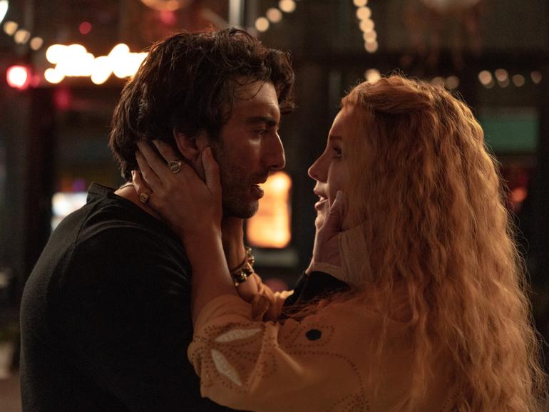 Justin Baldoni and Blake Lively star in IT ENDS WITH US.