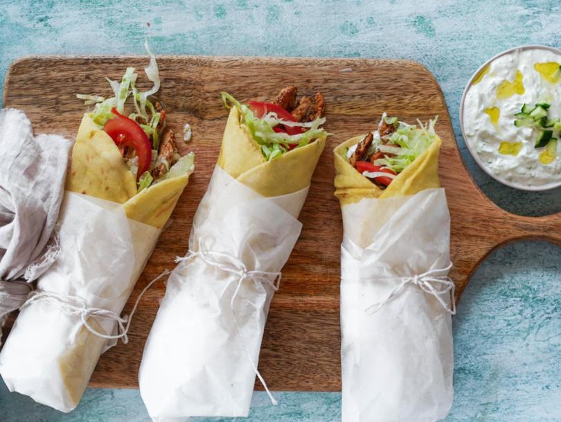 Wellness influencer and foodie Leah Itsines — the younger sister of fitness influencer Kayla — shares a family favourite recipe: Greek chicken gyros with tzatziki. Learn how to make them.