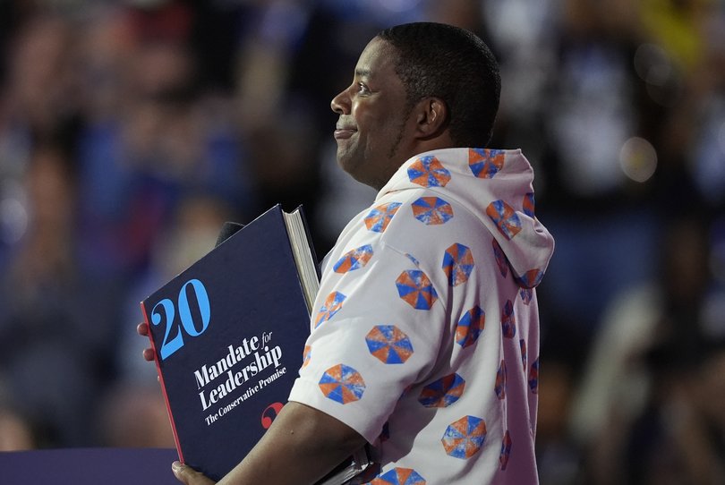 Kenan Thompson speaks during the Democratic National Convention Wednesday, Aug. 21, 2024, in Chicago. (AP Photo/Charles Rex Arbogast)