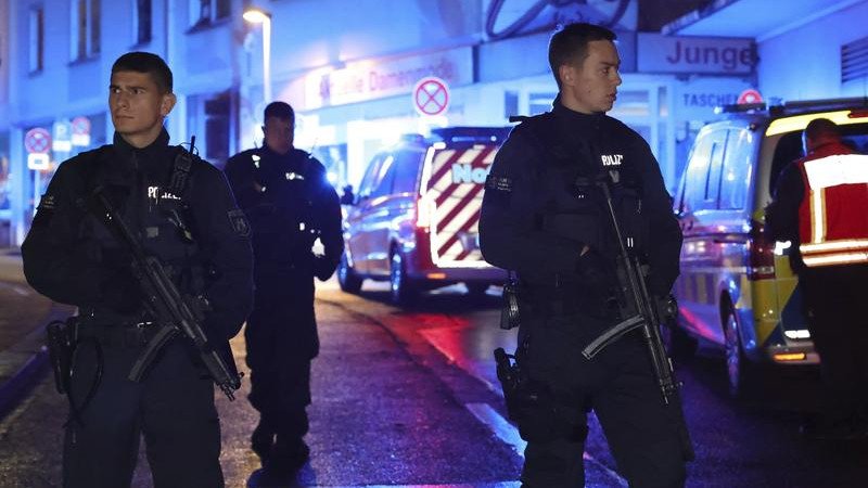 A number of people have been killed and wounded in a stabbing attack in western Germany.