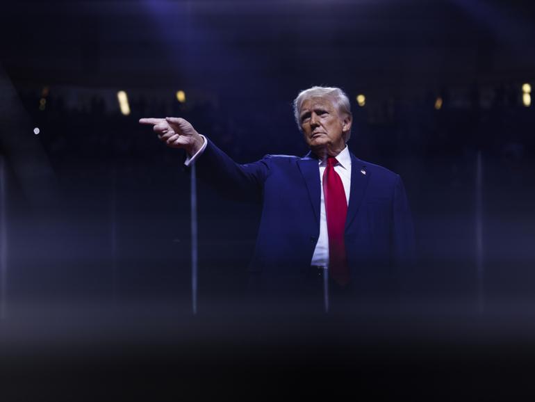 Republican presidential nominee Donald Trump during a campaign event at Desert Diamond Arena in Glendale, Ariz., on Friday. MUST CREDIT: Tom Brenner for The Washington Post