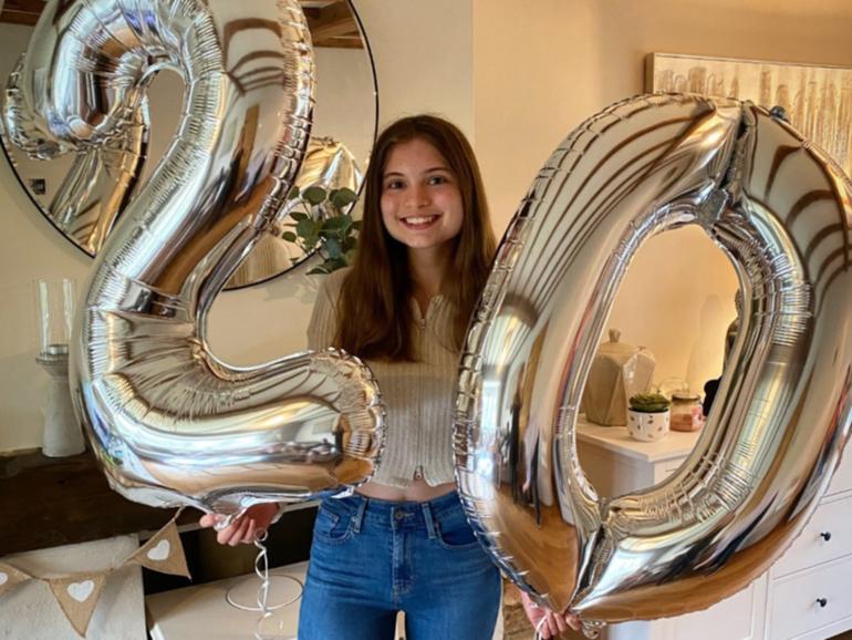 Ellie Waters, a medical student at Keele University, was diagnosed with alveolar rhabdomyosarcoma aged 14. @tyacancerorg