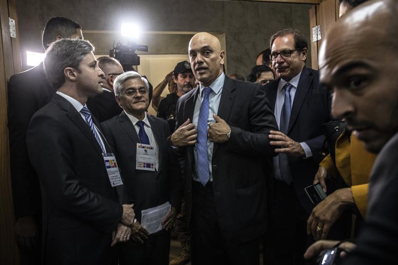 Brazilian Supreme Court Justice Alexandre de Moraes (centre).