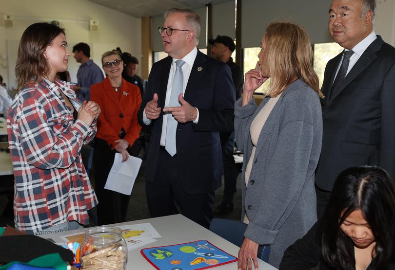 Anthony Albanese visits a TAFE campus in Perth with MPs Ian Goodenough and Anne Aly. 