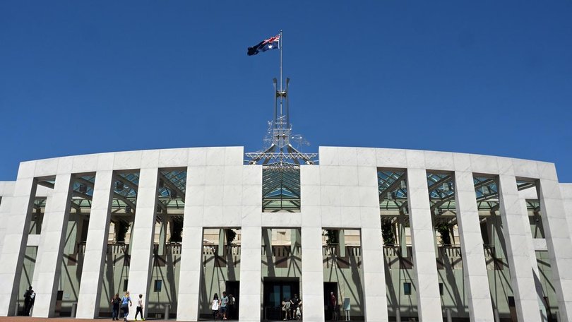 Public service heads should not be able to escape scrutiny by resigning, minister Bill Shorten says. (Mick Tsikas/AAP PHOTOS)