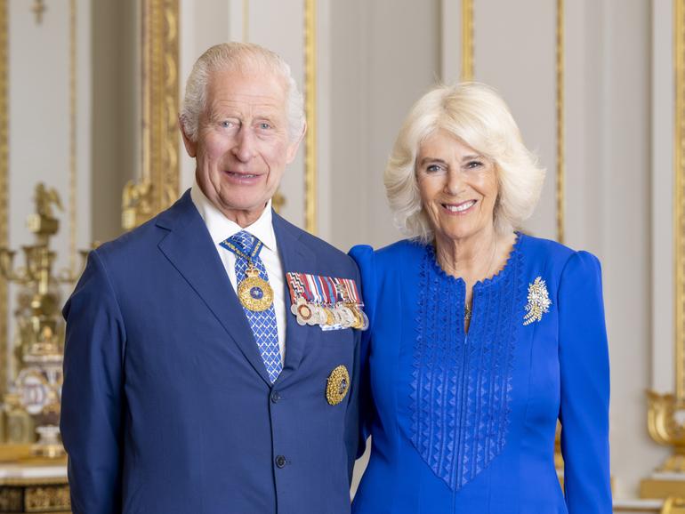 Official Australian portrait of His Majesty King Charles III and Queen Camilla (three quarter length version)