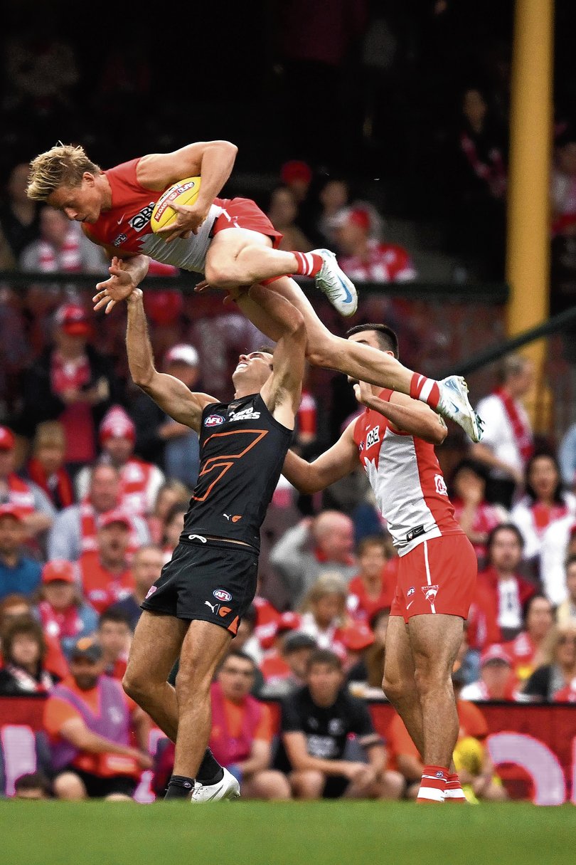 Isaac Heeney of the Swans takes a mark during the AFL Qualifying Final match between the Sydney Swans and the GWS Giants at the Sydney Cricket Ground Saturday, September 7, 2024. (AAP Image/Dan Himbrechts) NO ARCHIVING, EDITORIAL USE ONLY