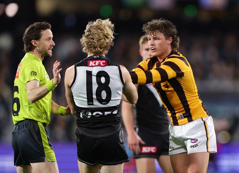 ADELAIDE, AUSTRALIA - SEPTEMBER 13: Tempers Flare between Jason Horne-Francis of the Power and Jack Ginnivan of the Hawks during the 2024 AFL Second Semi Final match between the Port Adelaide Power and the Hawthorn Hawks at Adelaide Oval on September 13, 2024 in Adelaide, Australia. (Photo by Sarah Reed/AFL Photos via Getty Images)