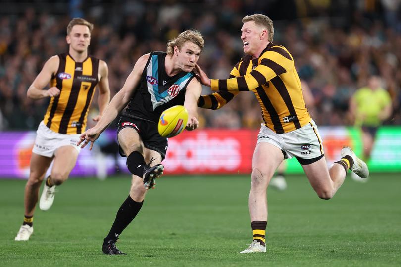 ADELAIDE, AUSTRALIA - SEPTEMBER 13: Jason Horne-Francis of the Power is tackled by James Sicily of the Hawks during the 2024 AFL Second Semi Final match between the Port Adelaide Power and the Hawthorn Hawks at Adelaide Oval on September 13, 2024 in Adelaide, Australia. (Photo by James Elsby/AFL Photos via Getty Images)