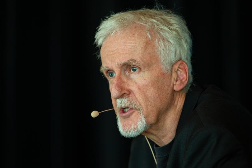 Pictures of James Cameron talking in Fremantle, Perth.