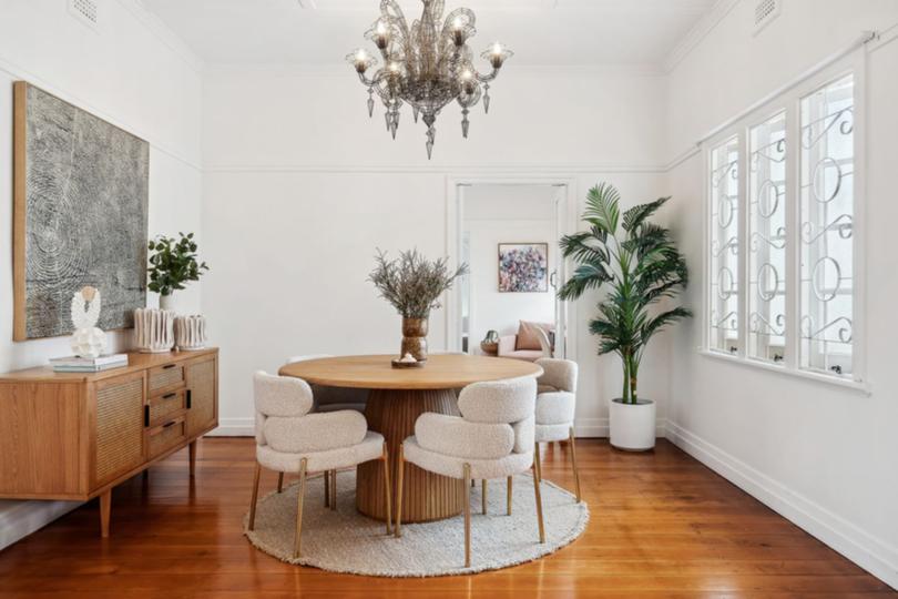 In inner Brisbane, the vendors of a renovated 1930s art deco cottage, sold their Ashgrove home (at 11 Boon Street) for almost $800,000 more than what they bought it for.