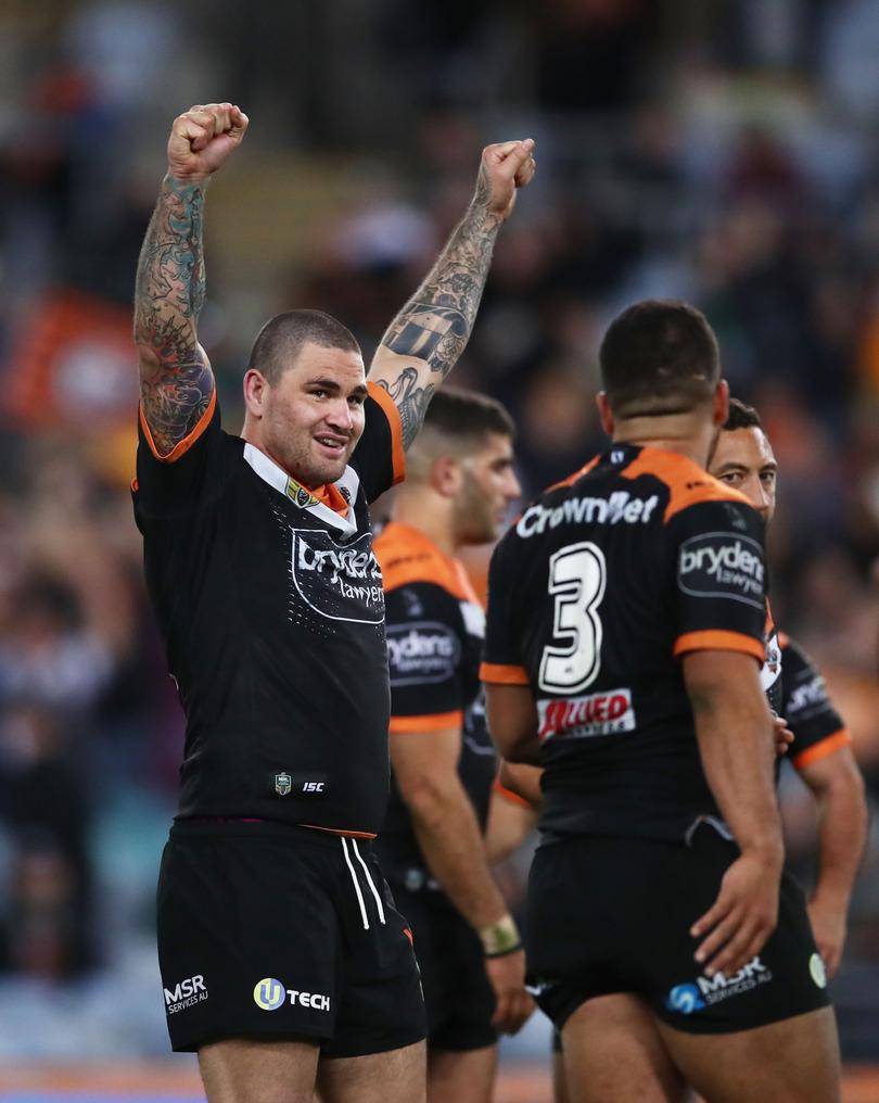 SYDNEY, AUSTRALIA - JULY 21:  Russell Packer of the Tigers celebrates victory with team mates at the end of the round 19 NRL match between the Wests Tigers and the South Sydney Rabbitohs at ANZ Stadium on July 21, 2018 in Sydney, Australia.  (Photo by Matt King/Getty Images)