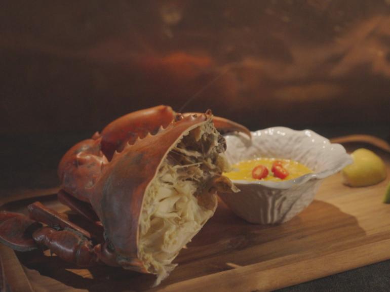 Danny and Sonia's Townsville mud crab with mango chilli dip