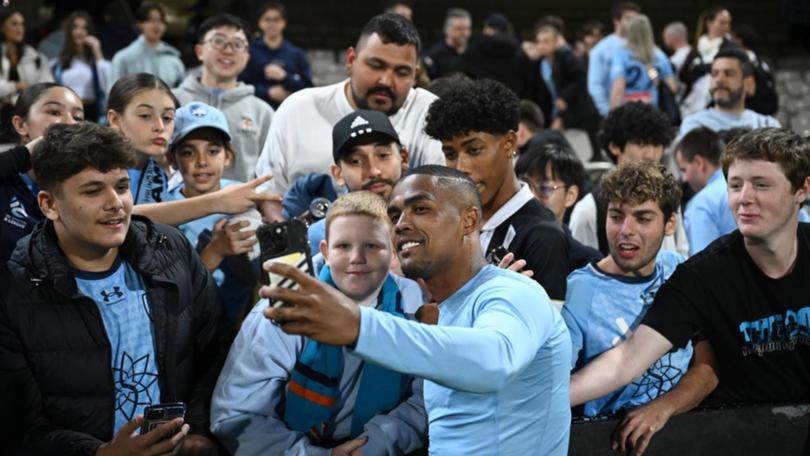 Douglas Costa has proved an instant hit with Sydney FC fans after a superb Australian bow. (Dan Himbrechts/AAP PHOTOS)