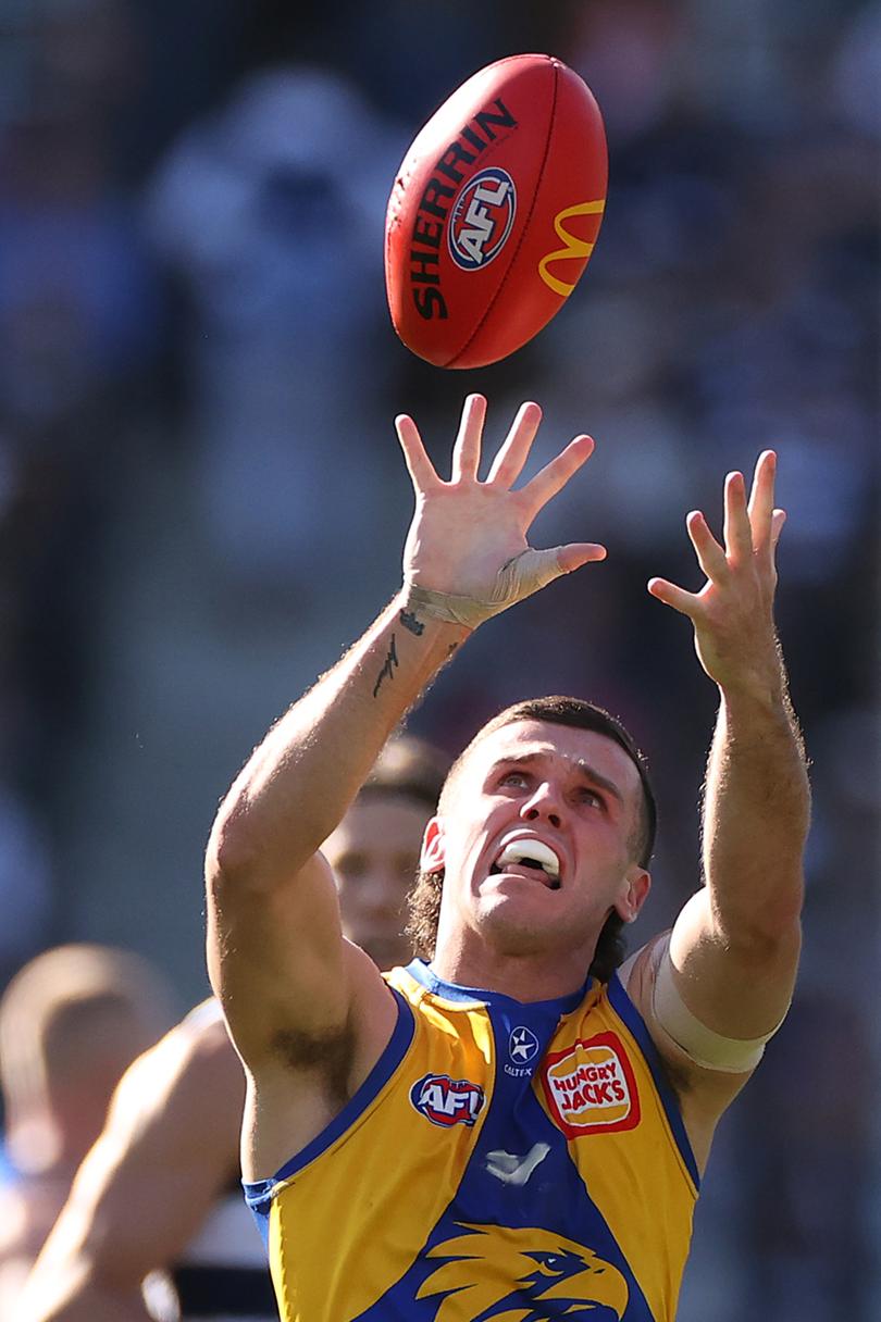 Jake Waterman of the Eagles marks the ball.