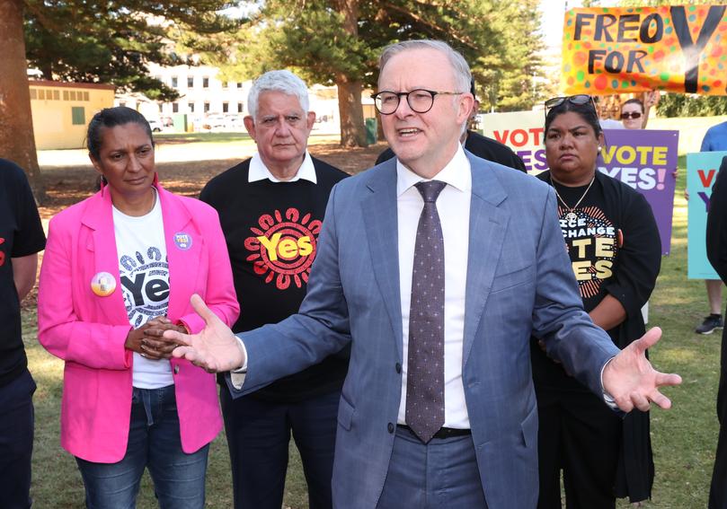 News. Voice to Parliament Referendum. Prime Minister Anthony Albanese visits volunteers from a YES23 camapign group at the Espalnade Park in Fremantle. 