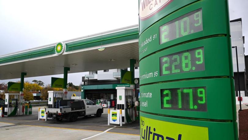 New data shows motorists are being exposed to higher petrol prices for longer periods. (Lukas Coch/AAP PHOTOS)