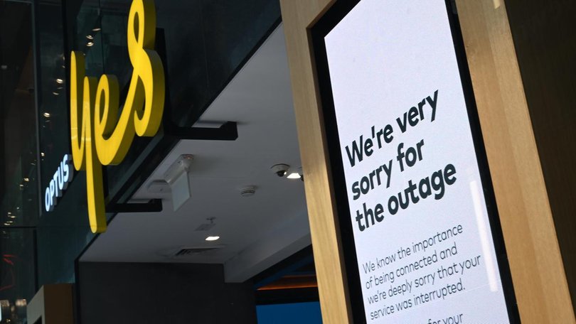 A Senate committee has criticised how Optus handled compensation after a major outage. (Dean Lewins/AAP PHOTOS)