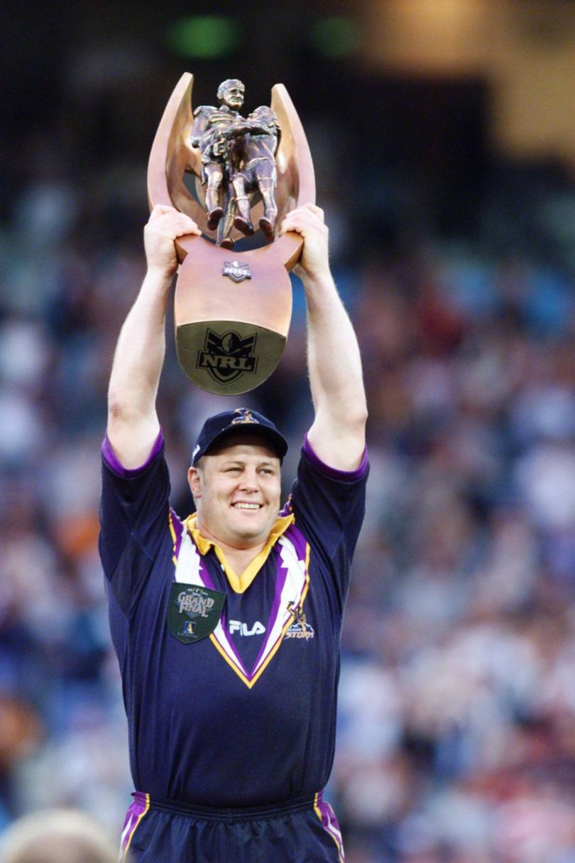 s rugby jubo 5... 260999... DIGICAM 00001459 ANDY ZAKELI PIC FOR MERCURY SPORT-
St George Dragons v Melbourne Storm at Stadium Aussie. Storm Captain Glenn Lazarus with the trophy 