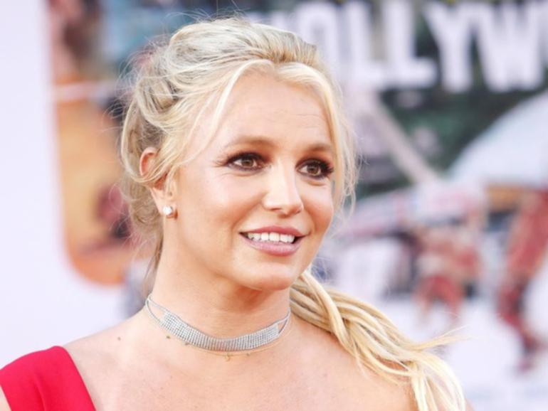 Britney Spears has recounted how her fireplace blew up in her face, burning off her brows and lashes 