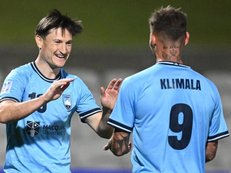 Joe Lolley (L) and Patryk Klimala have both scored in Sydney FC's ACL2 win in the Philippines. (Dan Himbrechts/AAP PHOTOS)