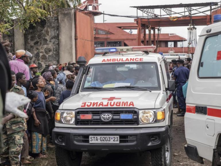 Regional officials in the Democratic Republic of Congo gave differing death tolls after a boat sank.